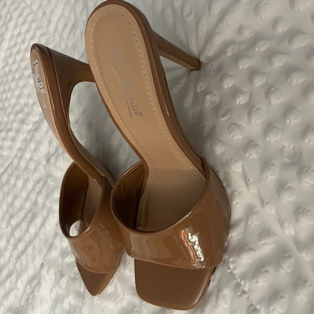 Brand New beautiful tan slides